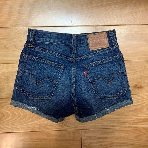 Levi’s High Waisted Cuffed Denim Short - Picture 2 of 3